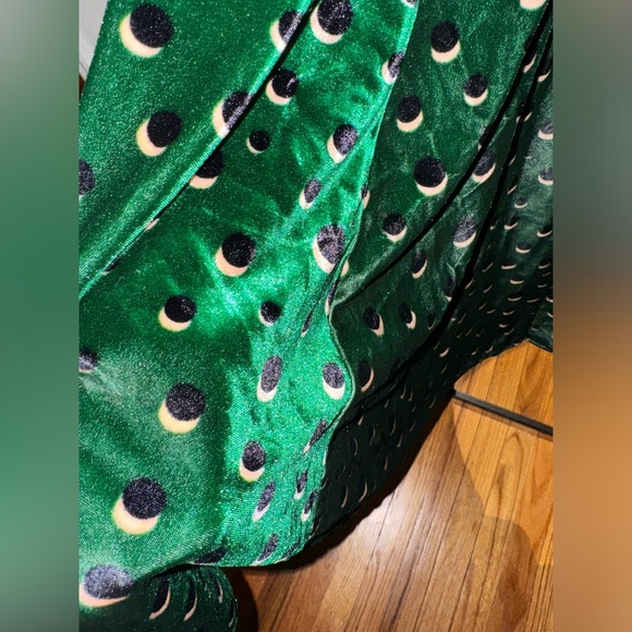 Gorgeous green patterned velvet skirt. Great condition; worn twice. - Picture 3 of 4